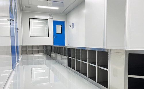 Pharmaceutical cleanroom